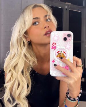 Anne Winters Instagram - First time getting my hair and makeup done for a shoot in my new body 💕 feeling confident af