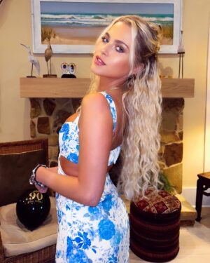 Anne Winters Instagram - Celebrating my grandpas 90th birthday. Thanks for the good genes 🧬 (.)(.) lol this dress is a big snug on my new body but I’m embracing it.