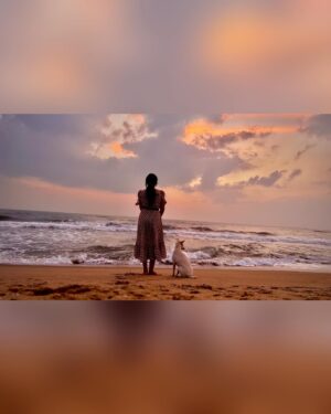 Anshita Akbarsha Instagram - “Every day is a gift.✨But some days are packaged better.”🧿🤍✨
21/1/25 💝
.
.📸 @anzil_gulami 
#bepositive #belove #behappy #smile #flyhigh #love
