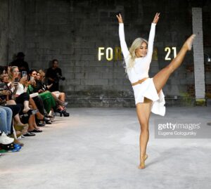 Anthia Mo Instagram - Never give up on your dreams. 4’11 1/2 opening for @forever21 during #NYFW. 

never in 1 million years did I think that I would ever be able to walk for New York fashion week. 
Thank you so much @travisskyver for making my dream come true and helping me break boundaries 🥰🙏🏽 not only did I walk for @forever21, but I was also lucky enough to open the show! 
Feeling so grateful right now, hard work really does pay off 🥰🙏🏽 and I really got to meet my fav ig couple 🥲

Thank you @corymakesmagic for following me around all day, I’ll be putting my first vlog up of the show day on my YouTube channel soon 🥰