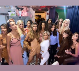 Anthia Mo Instagram - Never give up on your dreams. 4’11 1/2 opening for @forever21 during #NYFW. 

never in 1 million years did I think that I would ever be able to walk for New York fashion week. 
Thank you so much @travisskyver for making my dream come true and helping me break boundaries 🥰🙏🏽 not only did I walk for @forever21, but I was also lucky enough to open the show! 
Feeling so grateful right now, hard work really does pay off 🥰🙏🏽 and I really got to meet my fav ig couple 🥲

Thank you @corymakesmagic for following me around all day, I’ll be putting my first vlog up of the show day on my YouTube channel soon 🥰