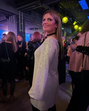 Antonija Blaće Instagram - Sinoć! @rtl_hr božićni party. Toliko slika imam, ne stanu sve, selim ostatak na story. ❤️ 

#dress @boutique_wiya 
#hair @hairsalonbyroman 
#makeup @jlstylebeauty