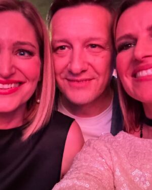 Antonija Blaće Instagram - Sinoć! @rtl_hr božićni party. Toliko slika imam, ne stanu sve, selim ostatak na story. ❤️ 

#dress @boutique_wiya 
#hair @hairsalonbyroman 
#makeup @jlstylebeauty