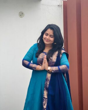Anu Anand Instagram - 7/7 : 💙💙💙💙💙

Wearing : @_gina_couture