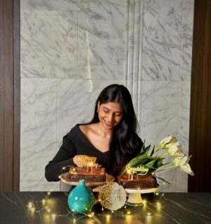Anushka Rathod Instagram - Turned 26 today!!! 🥰 ✨
Cut the cake with my family at 10:30 last night because we all were sleepy 😛
Spent majority of today editing my book, which is launching in a couple of days 🥶
Started my day by going for a longgg walk and later in the day took my dadi’s blessing and went to the temple.
Now will order Ragi pizza for my entire family hahaha, one day where they have to eat according to my preference 😛
Was a low-key Birthday but very wholesome!