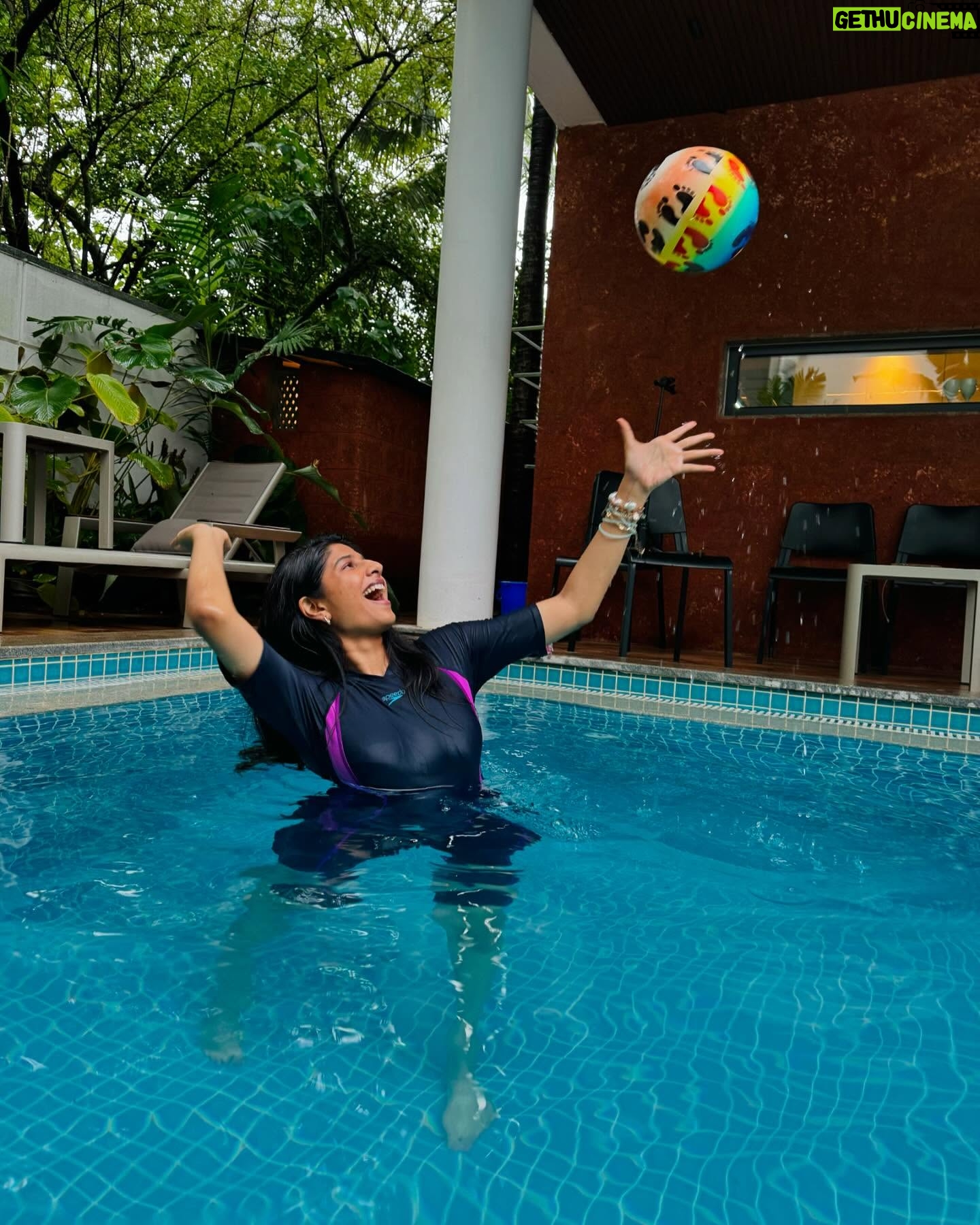 Anushka Rathod - 30.5K Likes - Full Masti Majja in Goaaaaa with my girls 🤓🤓
We had the best time potating, dressing up and chilling in @stay.elivaas ‘s beautiful villa 🥰
It was pouring in goa but we had the bestttt time all thanks to constant gossip, yummy food, pool time and dancing!!!💃
@bhavyakamainaccount @thebrowndaughter @gopali_ @ca.twinklejain here’s to a goa 🥂🥂🥂