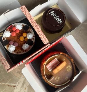 Anushka Rathod Instagram - Turned 26 today!!! 🥰 ✨
Cut the cake with my family at 10:30 last night because we all were sleepy 😛
Spent majority of today editing my book, which is launching in a couple of days 🥶
Started my day by going for a longgg walk and later in the day took my dadi’s blessing and went to the temple.
Now will order Ragi pizza for my entire family hahaha, one day where they have to eat according to my preference 😛
Was a low-key Birthday but very wholesome!
