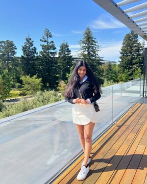 Anushka Rathod Instagram - If 4 years ago you would have told me that a LEADING US UNIVERSITY would invite me to give a talk, all expenses paid, I would have laughed at your face! 
BUT
IT 
ACTUALLY 
HAPPENED! 

I got invited to University of Michigan to talk about the finance content creation space in India.

4 years back I was all set to go to the US for my masters, worked really hard and got into my dream uni as well with a scholarship but had to drop it because of COVID.

Instead I started making videos from my room in the lockdown and it has given me more than I could ever imagine! 

Now, I am teaching others on how to start their content creation journey, join me this Saturday for same the link to the masterclass is in my BIO! (subtle plug haha)

But April has been full of pinch me moments for me! I travelled solo in the US, met old friends and made some new! Tried soo many different cuisines - Egyptian, Peruvian, Salvadorian, Jamaican, Thai, Chinese, Lebanese, Japanese, Korean, Vietnamese, Italian and Mexican! 

Saw a lot of sunsets, went on a lot of drives and came back with a full heart and memories that I will cherish for life!