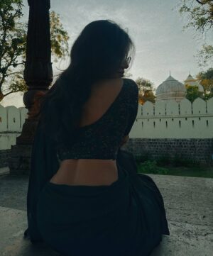 Anushka Singh Instagram - तेरे दिल के शहर में घर मेरा हो गया 🫶🏽
#explore #photo #picture #saree
