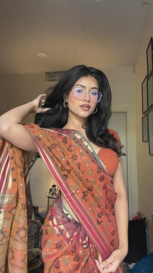 Anushka Singh Instagram - aur batao (a b)² = a²   2ab   b² life mein kitna kaam aagaya? 
#explorereels #trending #transitionreels