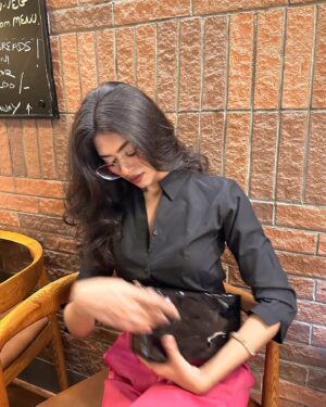 Anushka Singh Instagram - Me n Food ✨
#explore #picture #food #pizza 
@sinonnas 🎀