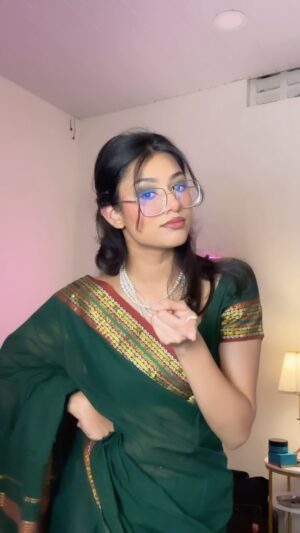 Anushka Singh Instagram - dekho na dekho mujhe🙈
#explorereels #explore #trending #dance