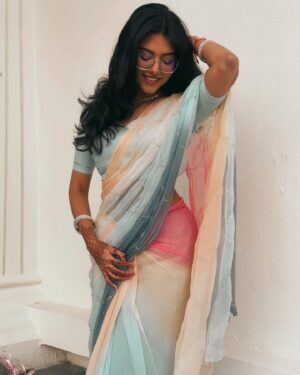 Anushka Singh Instagram - aaloo ka paratha khaungi aaj 🥳
#explore #photo #saree