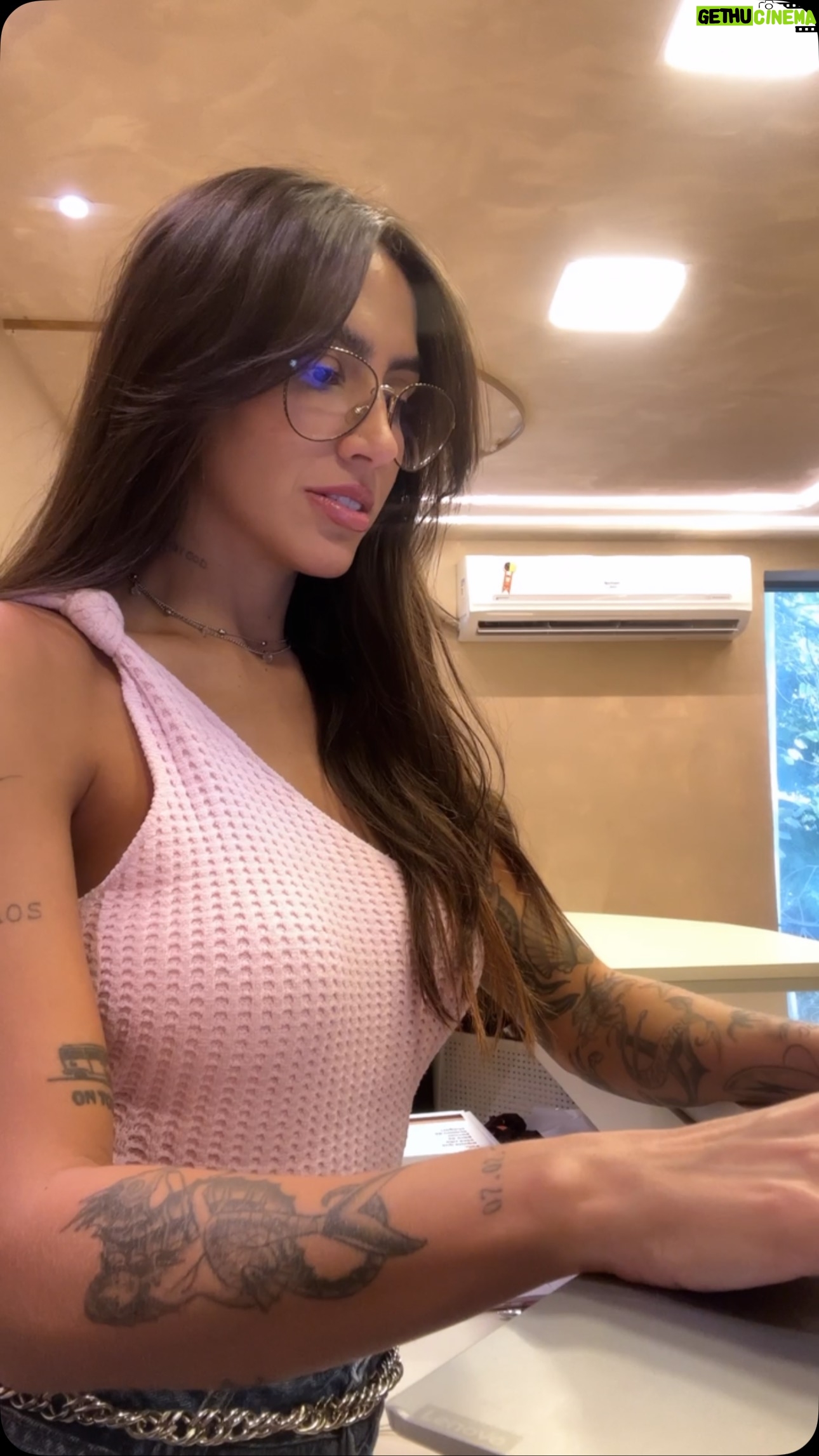 Any Borges - 25K Likes - Tinha necessidade de tudo aquilo? 😂😅
Brincadeiras à parte, o @mtvdeferiasbr foi uma fase que realmente mudou a minha vida, e eu só tenho gratidão ❤️