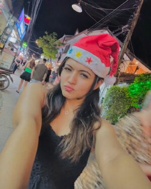 Aparna Das Instagram - ✨May your Christmas be filled with laughter, love, and all the cookies you can eat 🔔🎄🎅♥️🍰✨