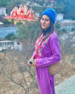 Aparna Dixit Instagram - This entire year since the beginning I kept manifesting to visit Kainchi Dham. I kept saving reels, watching youtube videos. 
And it happened in the most magical way.
No plans, no itinerary. 

Thankyou for everything God.
🙏🏻❤️