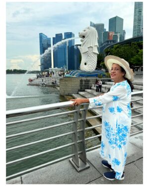 Apurva Nemlekar Instagram - .
All I want is mommy and vacations ❤️ making memories around the world 🌍 
.
#apurvanemlekar #singapore #meandmom #singaporediaries #merlionpark #vacaymode #vacationmode #vacation #traveller #musafir