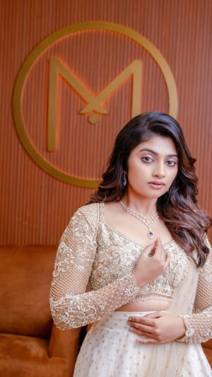 Archana Ravichandran Instagram - BTS of 
@malabargoldanddiamonds shoot

Team
Makeup : @jiyamakeupartistry 
Hair : @mani_stylist_ 
Outfit : @nirali_design_house 
Video : @studioc77 
Jewellery : @malabargoldanddiamonds