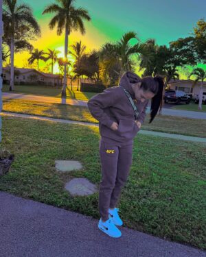 Ariane Lipski Instagram - It’s cold in FL but the sunset still as beautiful as aways ☀️❄️🩵