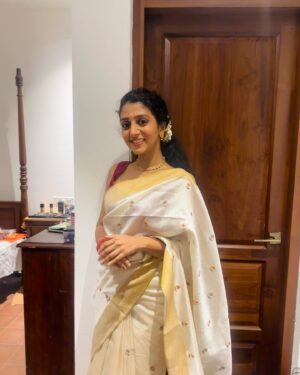 Arsha Baiju Instagram - Malayali Monkey♥️🙈

Makeup @pranav_vasan_ 
Styled by @anashwara.ramdas