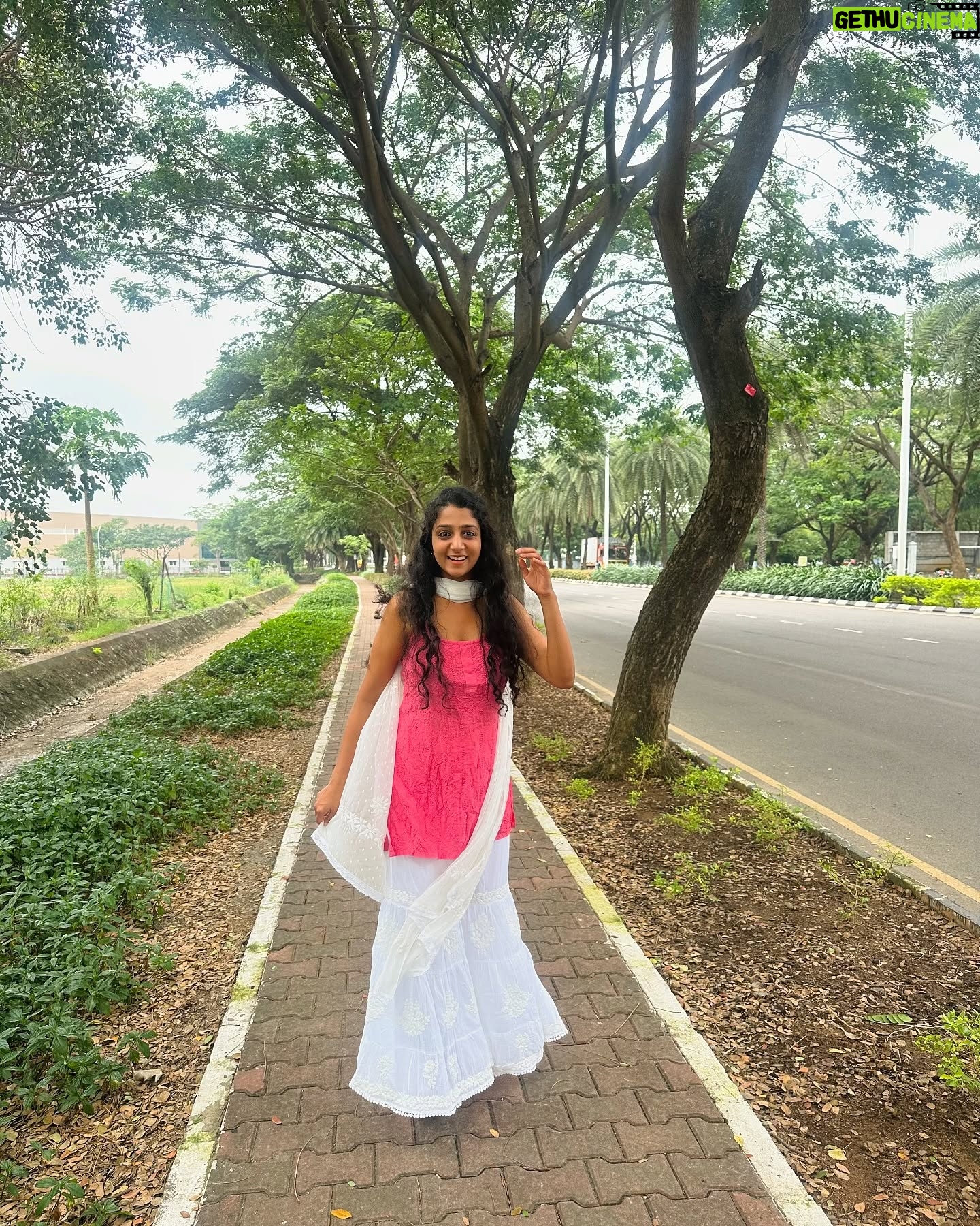 Arsha Baiju - 43.2K Likes - 💕🧚♀️
Lovely chikankari kurti from @thinkingthreads.in 💗