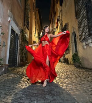 Ashley Park Instagram - a moment for the dress 💃🏻
📍 #emilyinparis