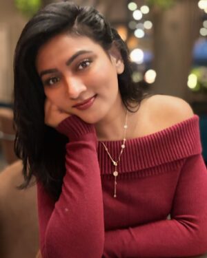 Ashmitha Instagram - Merry Christmas 🎁🎄 from us to you!
Swipe to see what our week looked like….
The LAST SLIDE is the funniest 🤣🤣🤣
#christmas #funny #lol #christmasday #cute #red #gold #happy #influencer #hyderabad #us #ashtaggedsudhir #hyderabadblogger #hydrerabadinfluencer #best #wreath #christmasdecor #love
