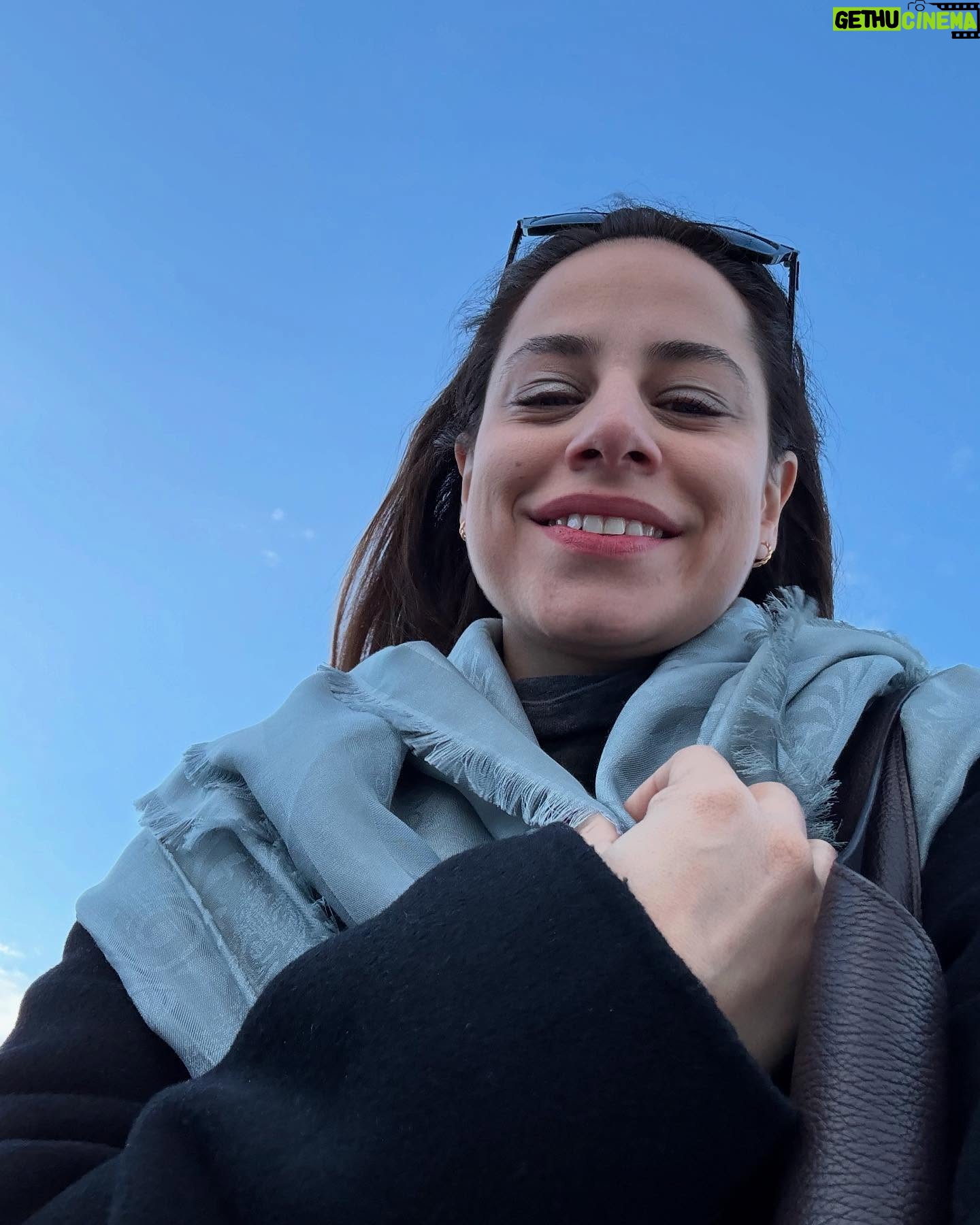 Aslı İnandık - 4.7K Likes - Çiftlik hayatından çok sıkıldım şekerim biraz şehir 💅🏼 (2 gün çiftlikte kalıp iki eşekle güvenli bi mesafeden sohbet etmişimdir)