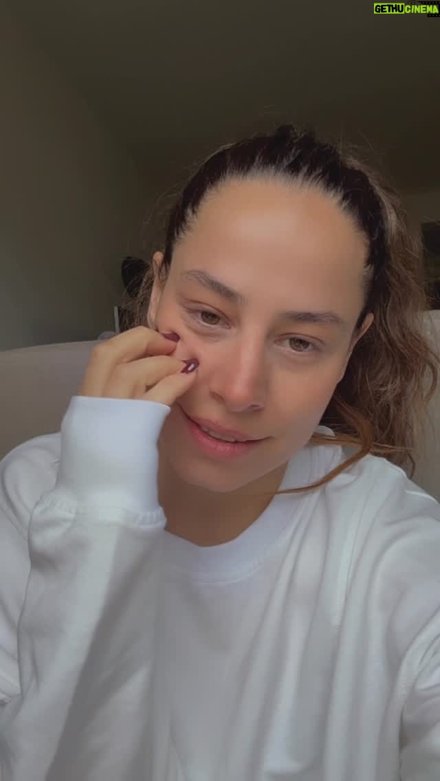 Aslı İnandık - 9.7K Likes - Herkes aynı fikirde olsa dünya daha iyi bi yer olur