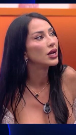 Aurah Ruiz Instagram - @aurah.ruiz es la reina del intelecto y se convierte en la 1ª INMUNE 🚨😂 #GHDÚO #GranHermano