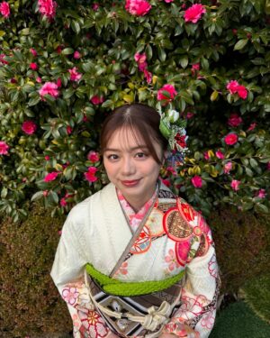Ayaka Konno Instagram - 明けましておめでとうございます！
本年もよろしくお願いします！

2025年も私らしく皆さんに面白いと思ってもらえるような作品をお届けできたらと思っています🐍

今年もまた、 @ichikura_official さんに提供いただき、晴れ着お披露目会をさせていただきました！
たくさんの媒体に取材していただいたので、探してみてね〜！

たすたすと写真撮ったから載せちゃう🙆‍♀️🙆‍♀️

#振袖の一蔵 #振袖のいちくら
#成人式 #振袖