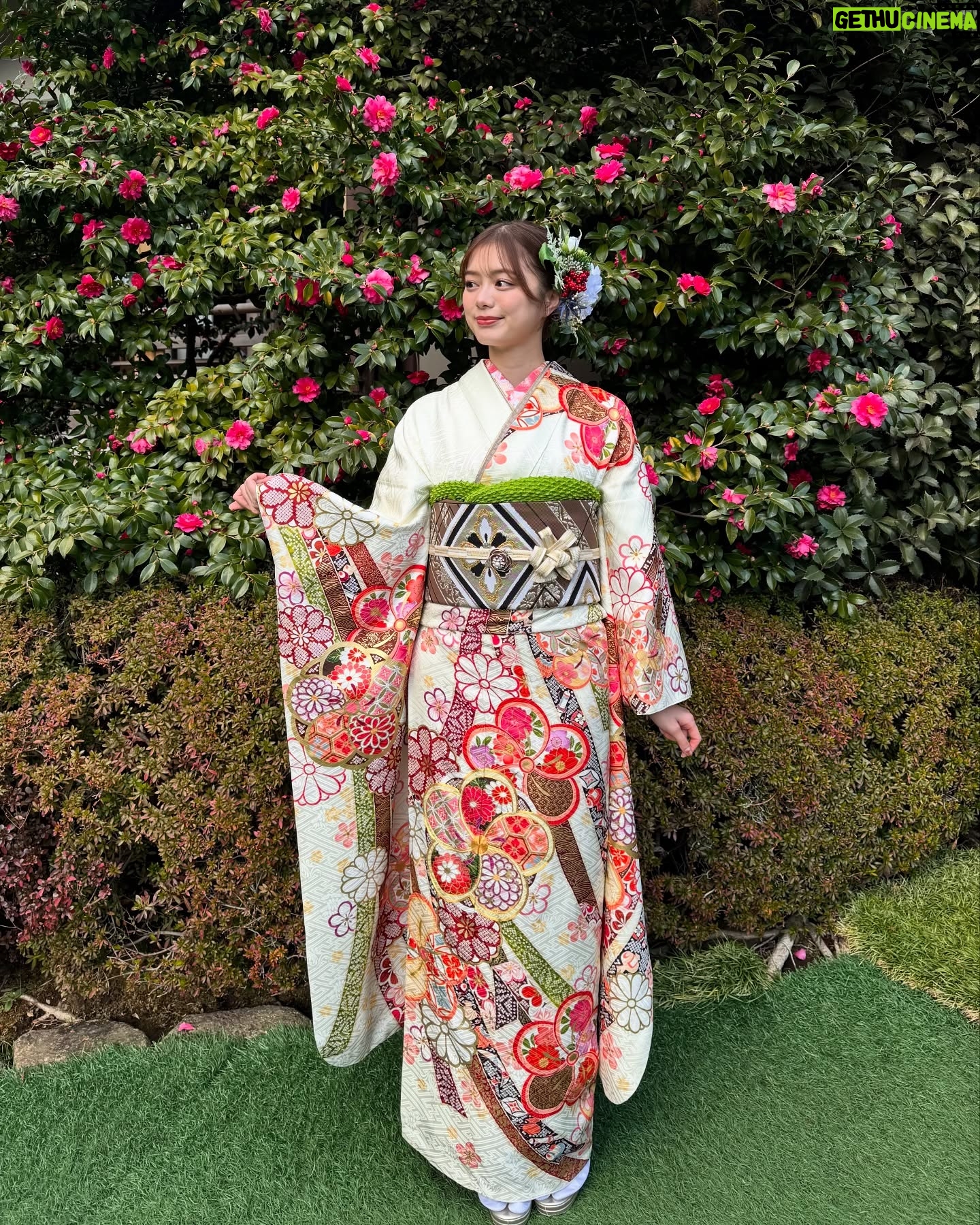 Ayaka Konno - 30.4K Likes - 明けましておめでとうございます!
本年もよろしくお願いします!
2025年も私らしく皆さんに面白いと思ってもらえるような作品をお届けできたらと思っています🐍
今年もまた、 @ichikura_official さんに提供いただき、晴れ着お披露目会をさせていただきました!
たくさんの媒体に取材していただいたので、探してみてね〜!
たすたすと写真撮ったから載せちゃう🙆♀️🙆♀️
#振袖の一蔵 #振袖のいちくら
#成人式 #振袖