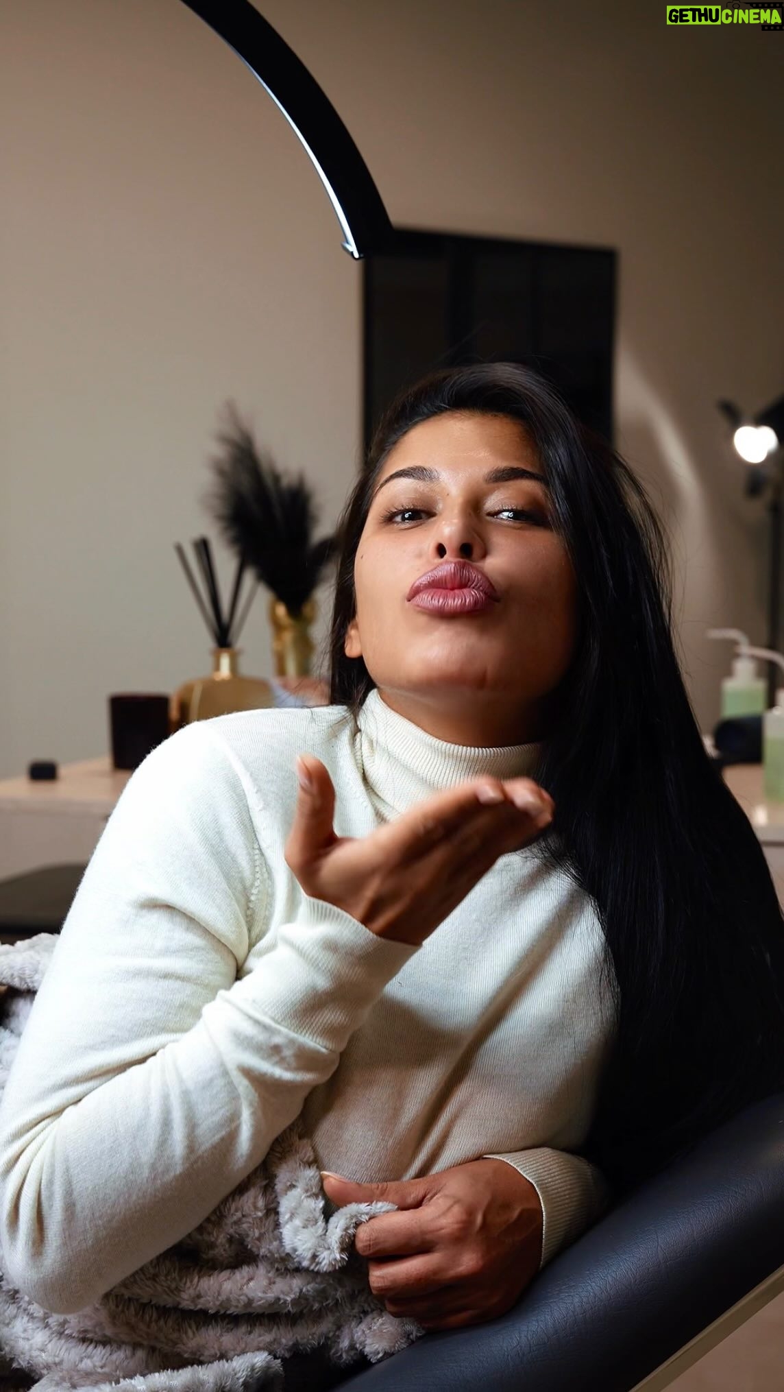 Ayem Nour - 1.4K Likes - ✨ Le résultat juste après la prestation ! ✨
Voici le résultat final de la pigmentation des lèvres réalisée avec @ayemnour , immédiatement après la prestation. 🫦
La teinte est encore intense, mais elle s’estompera naturellement au fil des jours pour laisser place à un rendu plus doux et subtil, parfaitement adapté à ses attentes. 💋
Chaque étape a été réalisée avec soin pour sublimer ses lèvres tout en respectant leur harmonie naturelle.
👉 Qu’en pensez-vous ? Partagez vos impressions en commentaire !
