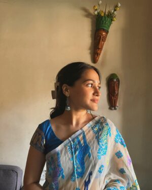Ayesha Kaduskar Instagram - 🐴🩵