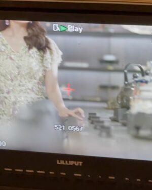Ayeza Khan Instagram - Just teasing—I mean, just sharing the behind-the-scenes of Humraaz.😇😊

Pc: @syedyousufofficial
