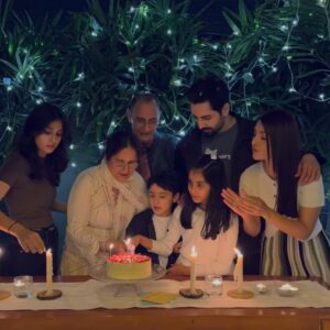 Ayeza Khan Instagram - Celebrating togetherness, and my Mama’s Birthday! 🎂💕🎉🥳🎁🎂🎈🎊