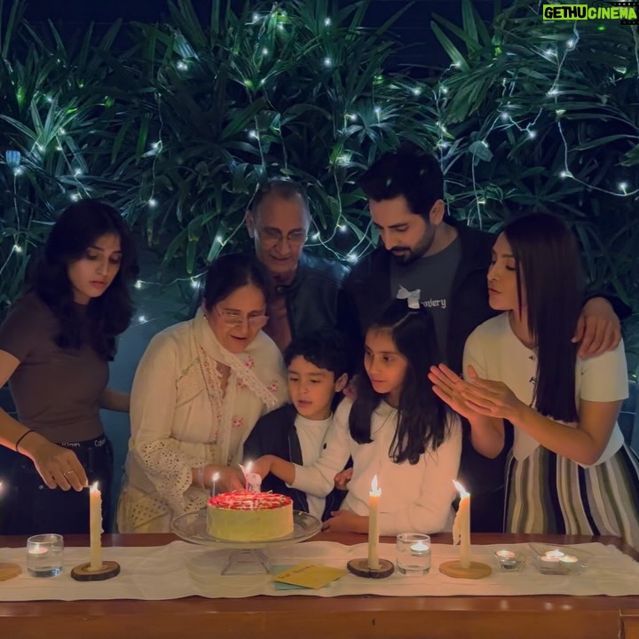 Ayeza Khan - 372.2K Likes - Celebrating togetherness, and my Mama’s Birthday! 🎂💕🎉🥳🎁🎂🎈🎊