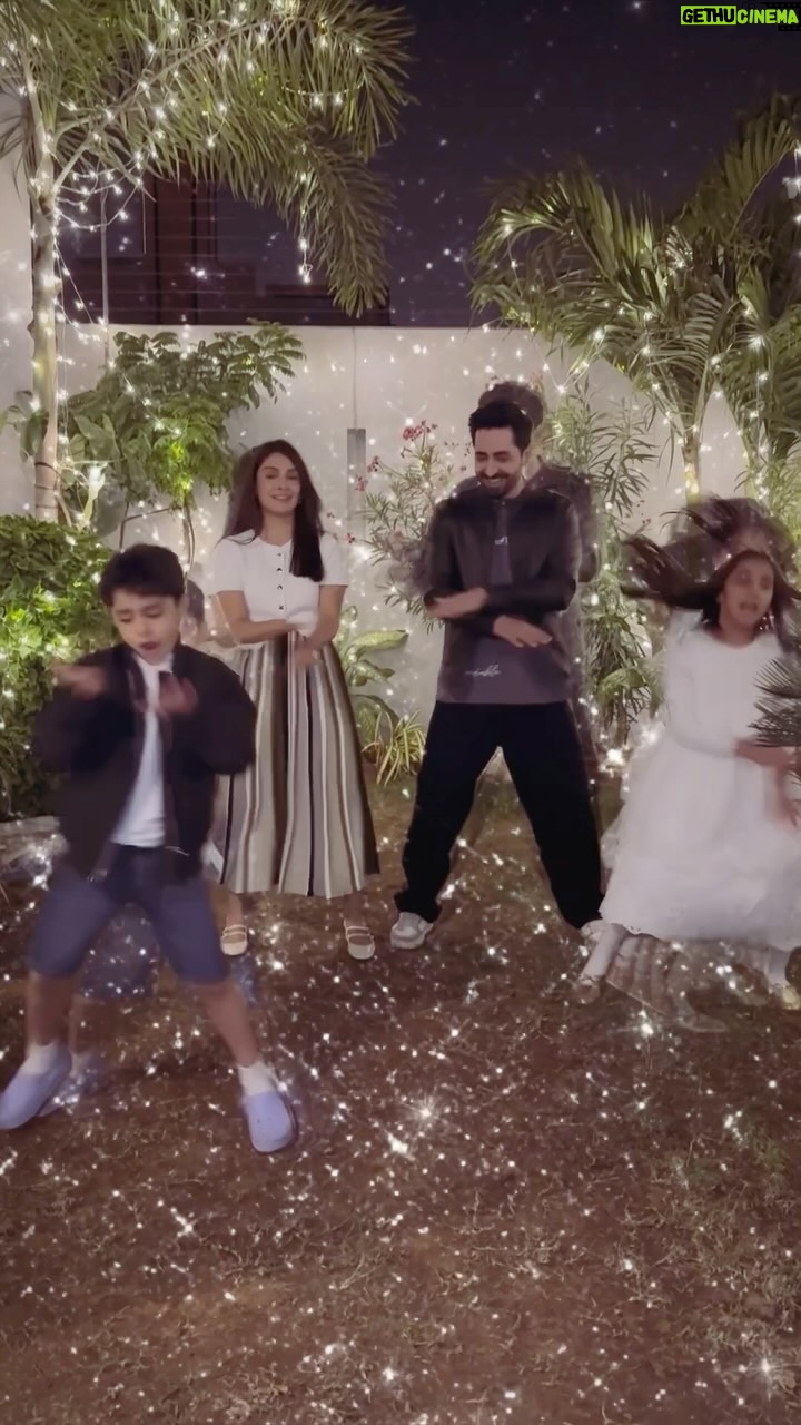 Ayeza Khan - 475.1K Likes - Just four of us, and a thousand memories wrapped in my kid’s favorite song. 🎶🎧🎵❤️