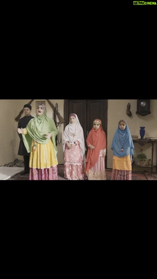 Azita Torkashvand - 10.9K Likes - وطن آرامگاه نیاکان من است.
لازم دانستم یک مورد رو بگم اونم اینکه مواظب خبرهای دروغ باشیم
شایعه پراکنی برای بر هم زدن امنیت روانی جامعه یعنی من و شما
هر اخبار و مطلبی که منبع درست نداره رو باور نکنید، اینکه یک منبع ناشناس یا شخصی که اسمش نمی خواهد نامش فاش نشود و.....مواظب آرامش و روح و روانت باش و در دام سیاه چاله های مجازی و انرژی های منفی نیوفتیم
با توجه به شرایط سخت امروزی دیگه اجازه ندید یک عده سودجو آرامش روانیت رو تحت شعاع قرار بده
فضای مجازی فقط مجاز با حقیقت خیلی فاصله داره
حقیقت 👌وطن، مردم و عشق به همدیگر
این روزها پیج های فیک و سایبری ها ی ضد ایرانی دوباره فعال شدند
تکرار مکررات وقتی اینها سر و کله شون پیدا میشه یعنی بر هم زدن آرامش و امنیت روانی جامعه
خواهش میکنم اگر تمایل به پیگیری اخبار هستی حتما از شبکه های معتبر پیگیر باشید و احترام به روح و روان خودتون بگذارید.
وطن یعنی هویت اصل ریشه
سر آغاز و سرانجام همیشه
#آگاهی
#انرژی_مثبت
#عشق_ورزی
#رسانه
#آزیتا_ترکاشوند
#وطن
#اقوام _ایرانی
#لرستان_یعنی_همه_مناطق_لر_نشین