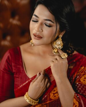 Azmeri Haque Badhon Instagram - Makeover : @makeoverfinesse 
Jewelry : @amisheebd