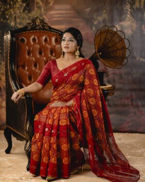 Azmeri Haque Badhon Instagram - Makeover : @makeoverfinesse 
Jewelry : @amisheebd