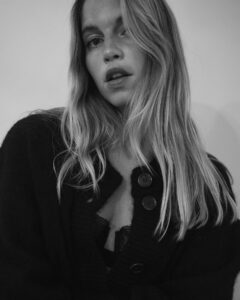 Actress Bab Buelens HD Photos and Wallpapers November 2024