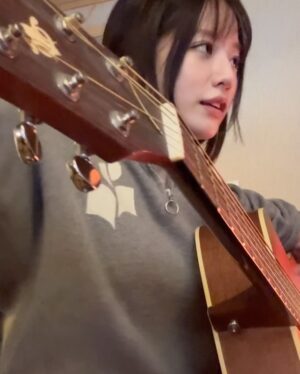Bae Yoon-kyung Instagram - 잘 쳐보구 싶댜..🎼