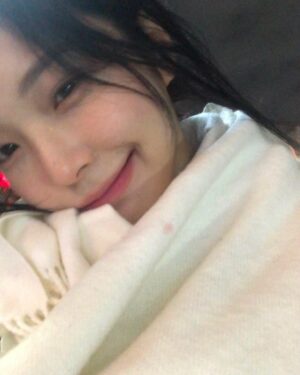 Baek Ji-heon Instagram - ❄️
