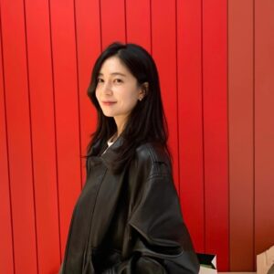 Baek Jin-hee Instagram - 🖤🍂❤️🍂✌🏻