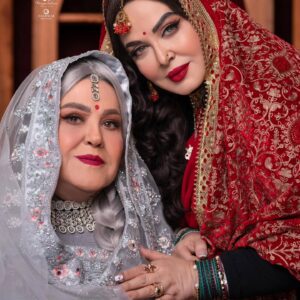 Bahare Rahnama Instagram - من و مامانم تو خلقیات خیلی با هم تفاوت داریم...

اما اعتراف می‌کنم :

شباهت های اندکمون ،دقیقا نقاط قوت منه....

پی نوشت:تولد عزیز آسمان و مادر نور :بانوی دو عالم، حضرت زهرا (س)مبارک....

روزت مبارک مامان قهرمان و مستقل و قوی من ..
#تولد#مادر#مادر_دختری#ایران#بازیگر
