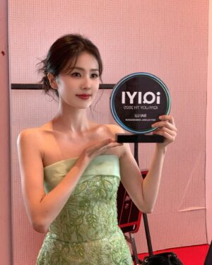 Bai Lu Instagram - @iqiyithailand 感谢爱奇艺给我这次机会和大家见面🩵谢谢大家远道而来 会把你们的爱化为力量 继续努力的 下次再见啦₍˄·͈༝·͈˄*₎◞ ̑̑