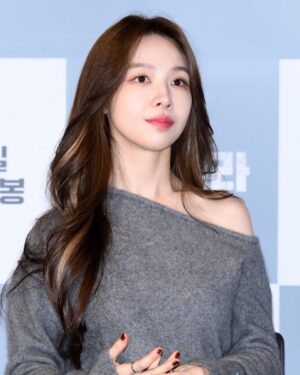 Bang Min-ah Instagram - 영화 원정빌라 언론시사회 하고 왔습니다
눈이 엄청 오던 어제에
이동 힘드셨을텐데 영화 보러와주신
기자님들 감사드립니다 🥲
(예쁜사진들도...❤️‍🔥)
원정빌라 많은관심 부탁드립니다!!