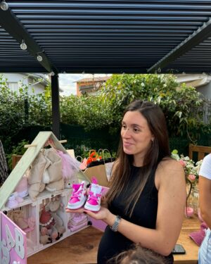 Bebe Vio Instagram - ⚠️ ATTENZIONE ⚠️
QUESTO È UN POST PIENO DI FELICITÀ 🫶🏼😊

Si, questo è stato proprio un periodo bellissimo per me…
Persone magnifiche, festeggiamenti, bimbi in arrivo, lauree, compleanni, nuovi film, famiglie acquisite, Men in Black, amici che diventano fratelli ed una piccola Wednesday Addams con la sua “Mano” per un Halloween perfetto… ♥️