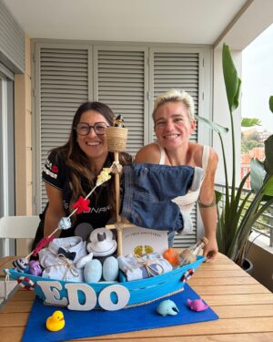 Bebe Vio Instagram - ⚠️ ATTENZIONE ⚠️
QUESTO È UN POST PIENO DI FELICITÀ 🫶🏼😊

Si, questo è stato proprio un periodo bellissimo per me…
Persone magnifiche, festeggiamenti, bimbi in arrivo, lauree, compleanni, nuovi film, famiglie acquisite, Men in Black, amici che diventano fratelli ed una piccola Wednesday Addams con la sua “Mano” per un Halloween perfetto… ♥️